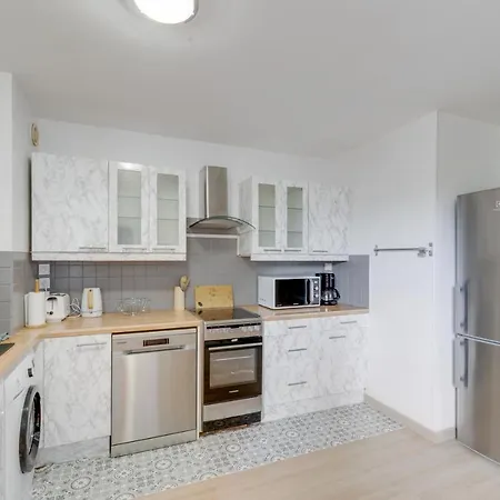 Chic And Spacious Apart With Parking Saint-Germain-en-Laye