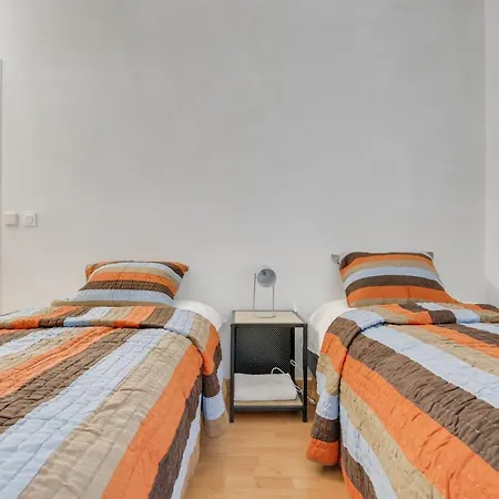 Chic And Spacious Apart With Parking Apartment