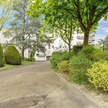 Chic And Spacious Apart With Parking Apartment Saint-Germain-en-Laye